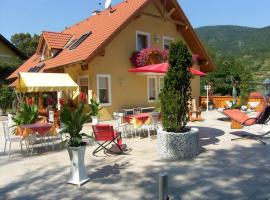 A picture of the hotel: Gästehaus zur schönen Aussicht