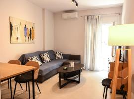 รูปภาพของโรงแรม: Larisa Hospitality II - St Nicholas apartment - with Free Parking
