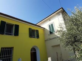 Hotelfotos: La casa gialla del Ristoro Agricolo Vecchiano