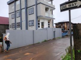 Rooftop Villa, hotel em Freetown