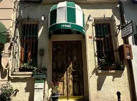 Tom Square Boutique Hotel