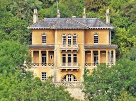 Foto di Hotel: Fantastic historic Georgian villa, + tennis court.