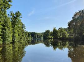 Hotel Foto: Maison de campagne avec Lac de pêche privé