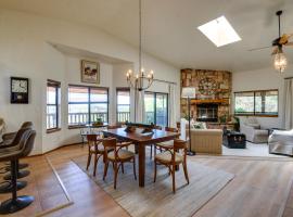 Hotel fotoğraf: Prescott Retreat with Gas Grill, Deck and Fireplace