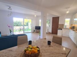 Hotel Photo: Philoxenia Home Oropos / Just Moments from the Sea