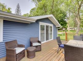 Хотел снимка: Lakefront Vacation Rental, 13 Mi to South Haven!