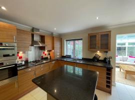 Gambaran Hotel: Henley - Luxurious Spacious Four Bedroom Two Bath