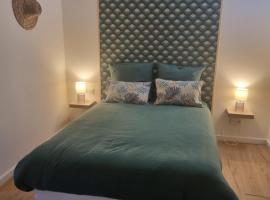 ENTRE VENTOUX ET LUBERON Chambre d'hôte、ソー・ドゥ・ヴォクリューズのホテル