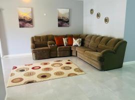 מלון צילום: Large Contemporary Two Bedroom