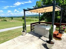 酒店照片: Steps to Winery & Battlefield-Pvt Acre w/ Hot Tub!