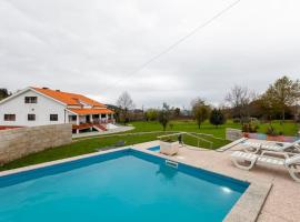 A picture of the hotel: Maison avec piscine : quinta do sol