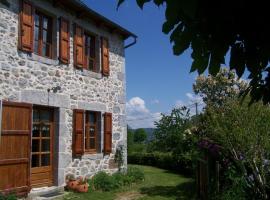 A picture of the hotel: Gîte Sansac-Veinazès, 3 pièces, 4 personnes - FR-1-742-114