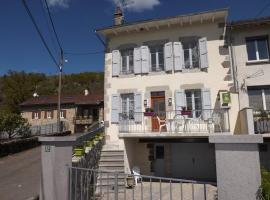 A picture of the hotel: Gîte Yolet, 4 pièces, 5 personnes - FR-1-742-216