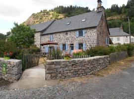 Photo de l’hôtel: Gîte Albepierre-Bredons, 6 pièces, 11 personnes - FR-1-742-452