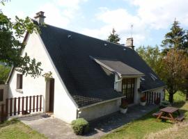 Hotel Foto: Gîte Saint-Étienne-de-Chomeil, 5 pièces, 6 personnes - FR-1-742-478