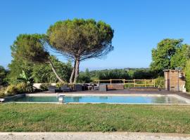 Foto di Hotel: Chalet avec baignade écologique