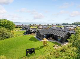 Hotel foto: Gorgeous Home In Sjlund With Kitchen