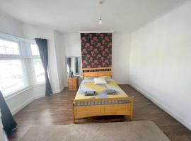 Foto di Hotel: 3-bedroom house - Thornton Heath