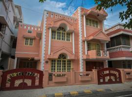 होटल की एक तस्वीर: HomeSlice Nazaara, HomeStay in BTM