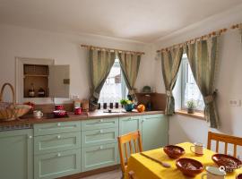 Хотел снимка: Cherry house - cosy house - ideal for bear watching, in the neighborhood of the medieval Snežnik castle