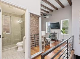 Hotel foto: Perfect Location! Stylish Condo Steps Away from Nationals Stadium and Navy Yard in DC's Southwest Gem