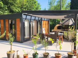 A picture of the hotel: OFFGRID Haus am Angelteich