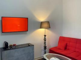 Fotos de Hotel: Mini Red Hub - Design Apartment