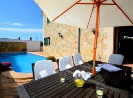 A picture of the hotel: Bonito chalet con piscina cerca del mar