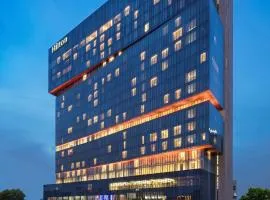 Hilton Guangzhou Tianhe - Free Canton Fair Shuttle Bus and Registration Counter, hotel in Guangzhou