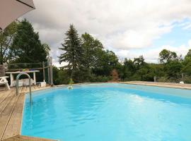 Hotel Foto: Quiet cottage in Limoges with swimming pool
