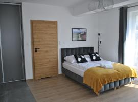 รูปภาพของโรงแรม: Apart4You Apartamenty Nowy Targ