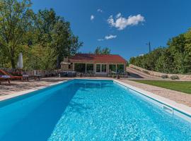 A picture of the hotel: Kuća za odmor ARIJA sa velikim vanjskim bazenom