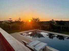 รูปภาพของโรงแรม: Lovely holiday Private villa with nature view +pool