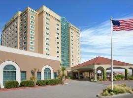 होटल की एक तस्वीर: Embassy Suites by Hilton Monterey Bay Seaside