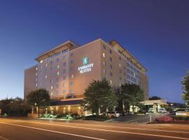 होटल की एक तस्वीर: Embassy Suites Charleston