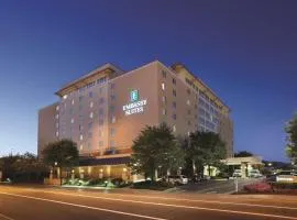 Embassy Suites Charleston, hotel in Charleston