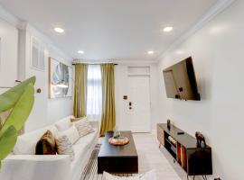 Hotel Photo: Elegant Urban Retreat - Walk To Patterson Park