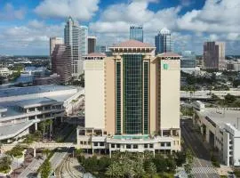 Embassy Suites by Hilton Tampa Downtown Convention Center, מלון בטמפה