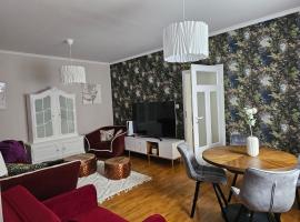 होटल की एक तस्वीर: Apartament Wojciecha 9B 1 - Gdynia Śródmieście 70m2