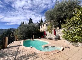 Фотография гостиницы: Entre Nice et Monaco grande Villa avec piscine privée 12 personnes