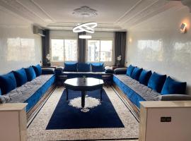 Huge 4 bedroom Condo 2 min walking to TGV train, hotel en Kenitra