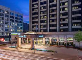 होटल की एक तस्वीर: Hilton Indianapolis Hotel & Suites