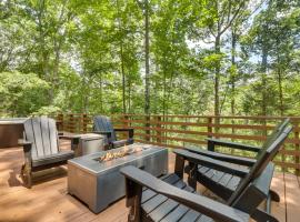 Hotel fotografie: Fully Renovated Broadway Cabin with Private Hot Tub!
