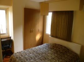 Foto do Hotel: Private Room in a shared central flat