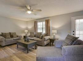 Hotel Foto: Pet-Friendly Slocomb Vacation Rental with Sunroom!