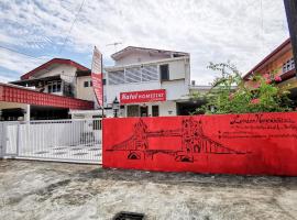 A picture of the hotel: Semi detached At Tabuan Jaya,13BR By Natol Homestay-London