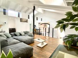 Фотография гостиницы: Luxury industrial apt vicino al centro con garage