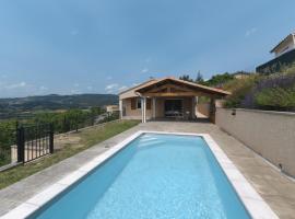 Hotel Photo: Rosa Gallica - Maison climatisée avec piscine