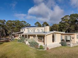 Cooma House by Ready Set Stay, ξενοδοχείο στη Loccota