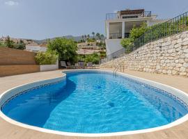 รูปภาพของโรงแรม: Luxury Top Villa Alhambra Pool close to Sea and Centre